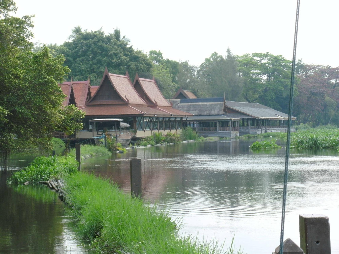 潘戴维河畔度假酒店主图