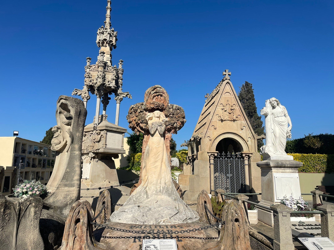 Modernist Cemetery景点图片