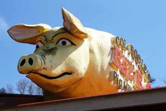 Pig Hill of Fame景点图片
