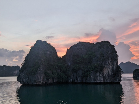 Pelican Halong Cruises-下龙湾必去景点