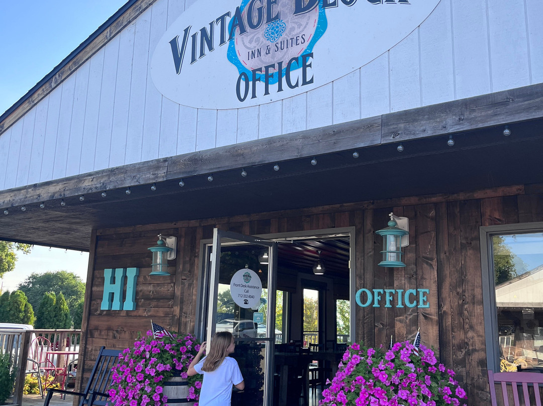 Vintage Block Inn & Suites主图