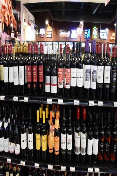 Virks Discount Liquor-密歇根城必去景点