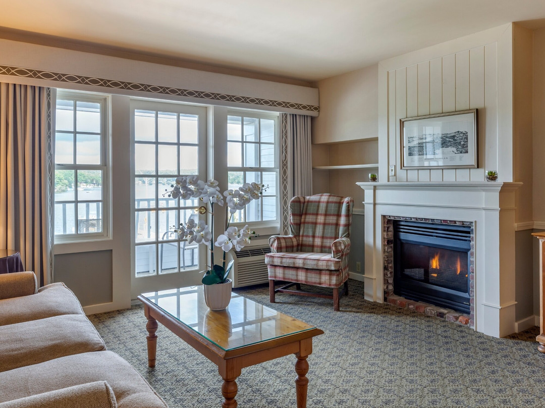 Chase House At Mill Falls主图