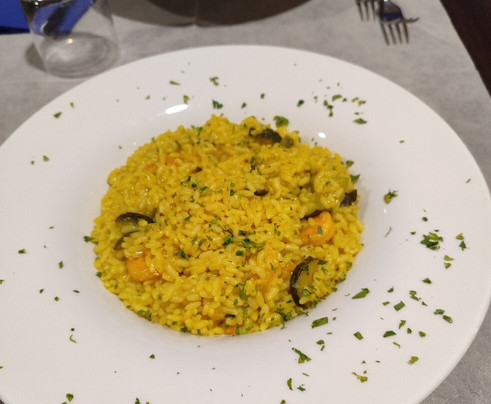 比萨伽利略金色郁金香酒店主图