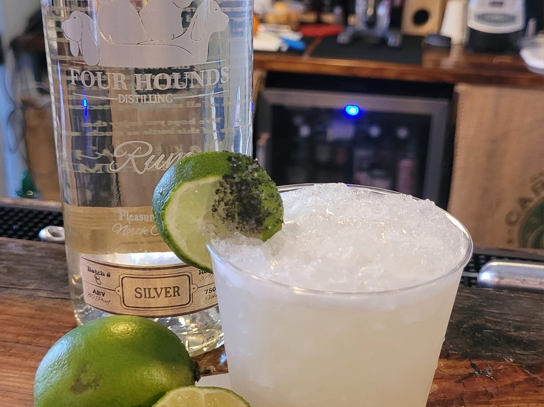 Four Hounds Distilling景点图片