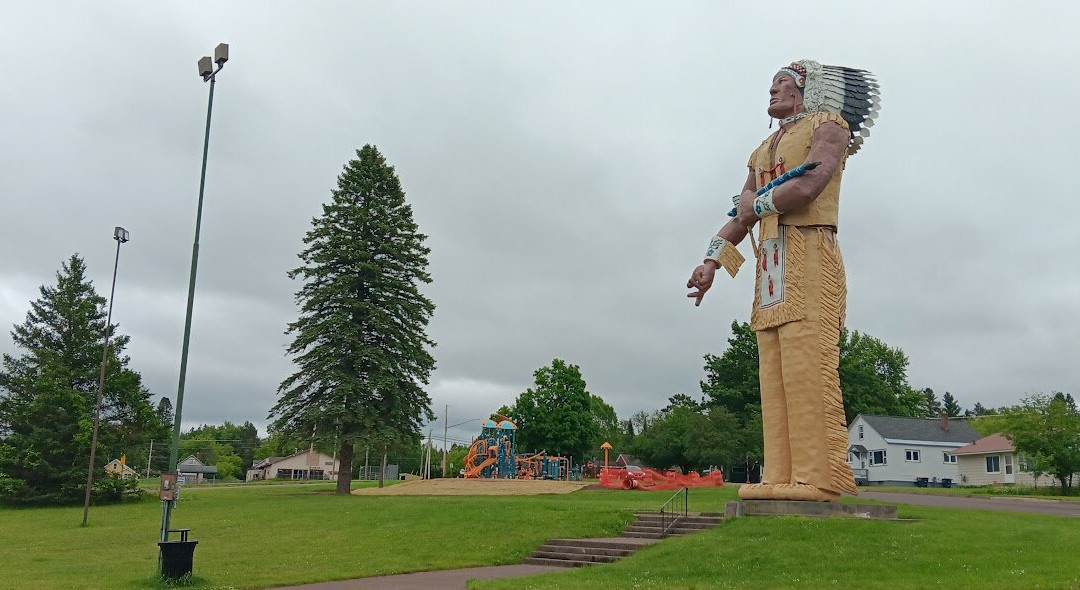 Hiawatha, World's Largest Indian-Ironwood必去景点