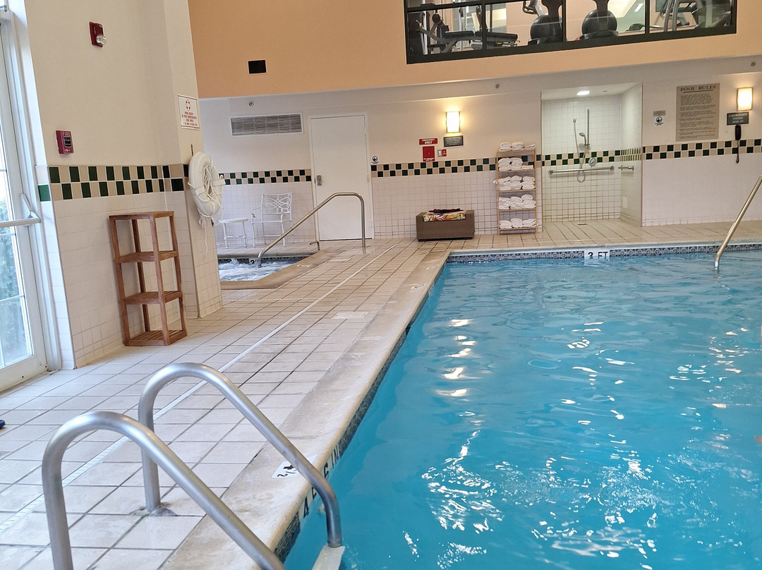 D. Hotel Suites and Spa主图