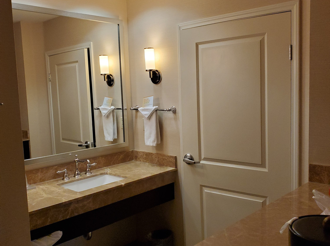 杭亭顿海滩喷泉谷艾雅酒店主图