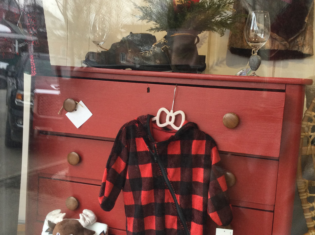 Dressers Unlimited-Plymouth必去景点