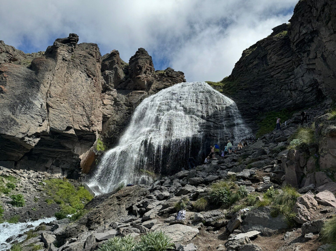 Waterfall Devichi Kosy景点图片