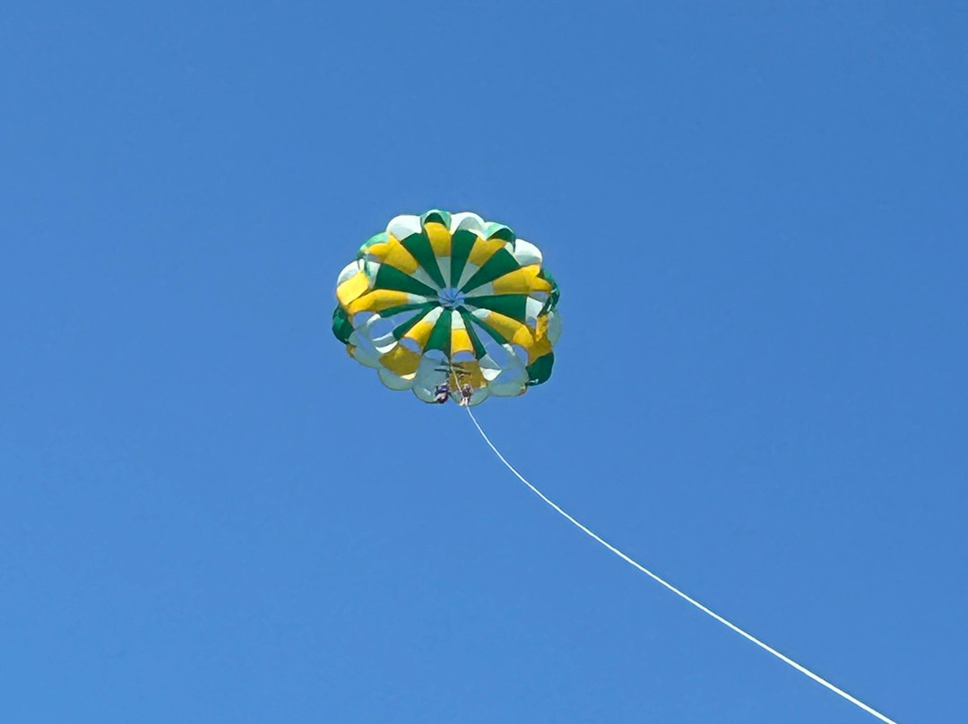 Beach Haven Parasail景点图片