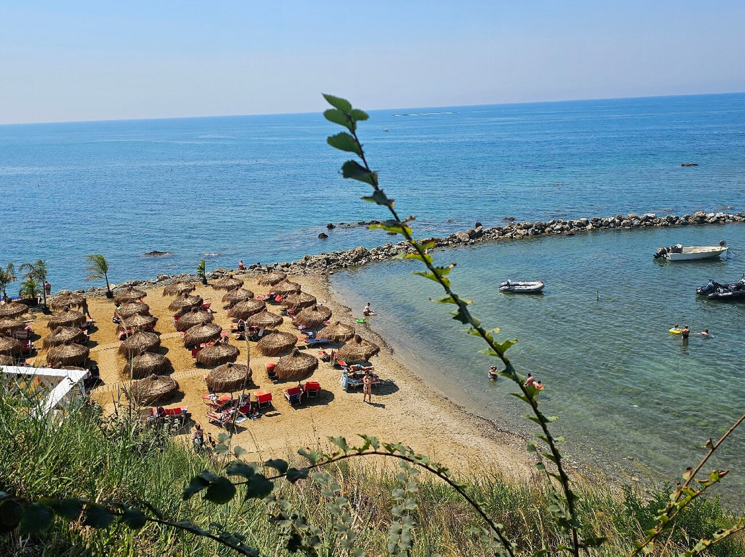 Kallmi Beach-杜勒斯必去景点