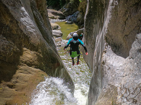 Exclusive Canyoning-因特拉肯必去景点