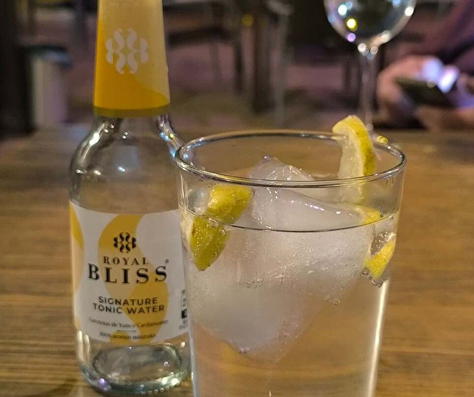 罗桑洛酒店主图