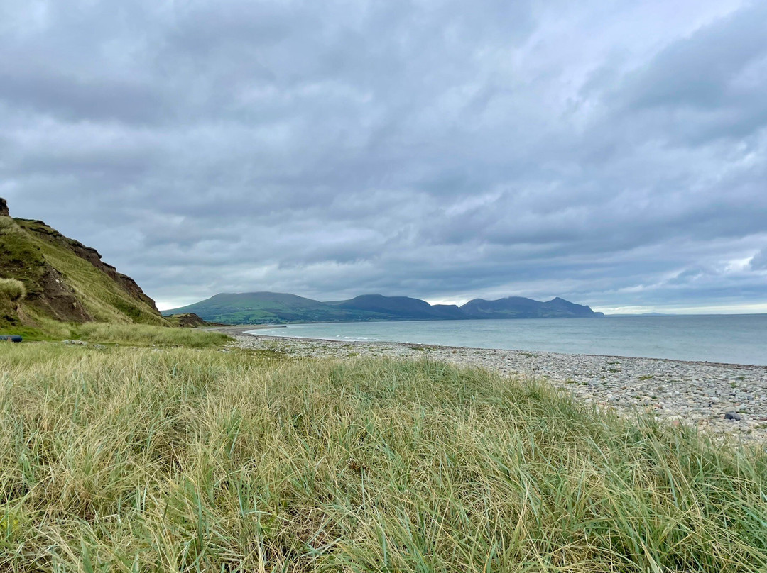 Dinas Dinlle Beach景点图片