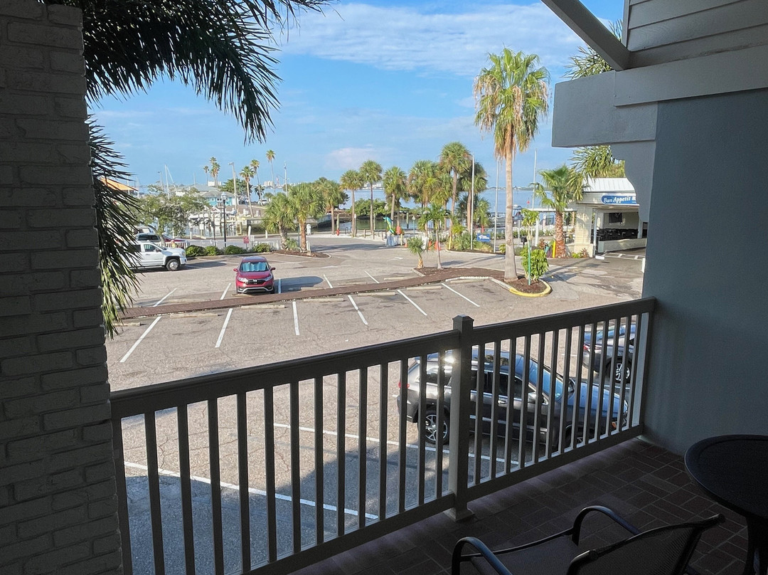 Best Western Plus Yacht Harbor Inn主图