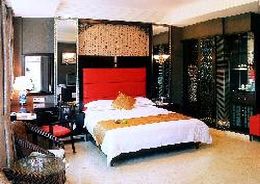 卡尔漫酒店主图