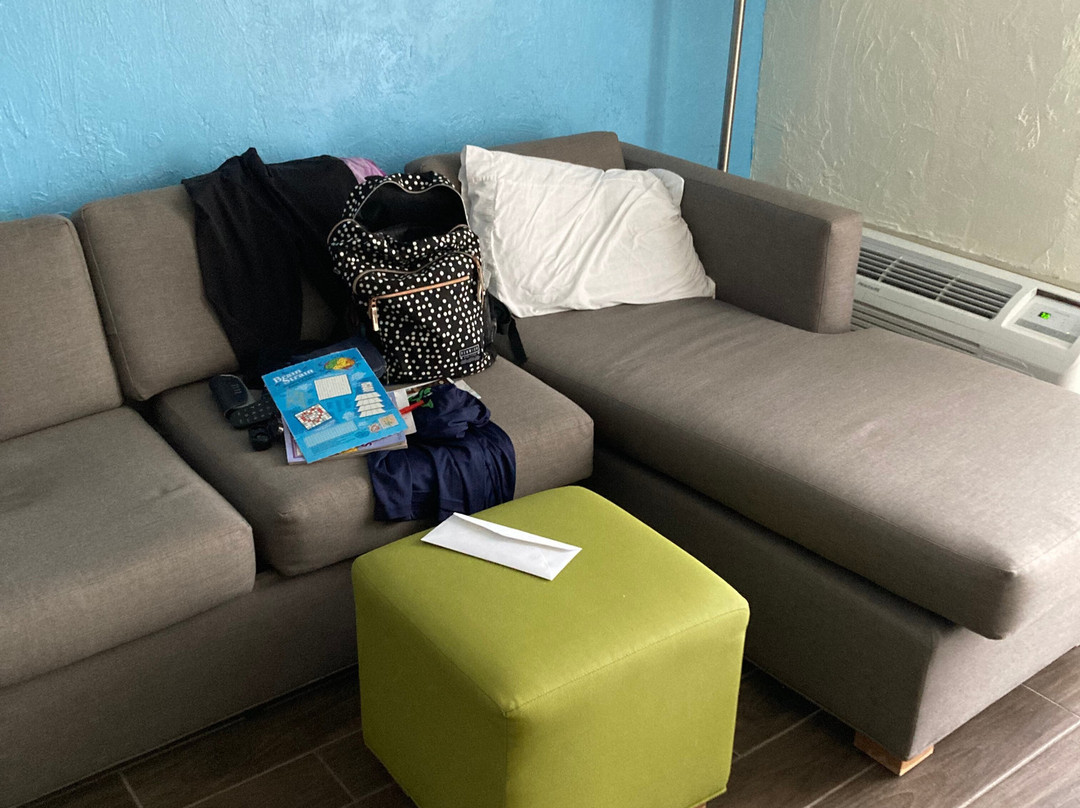 Tropical Winds Oceanfront Hotel主图