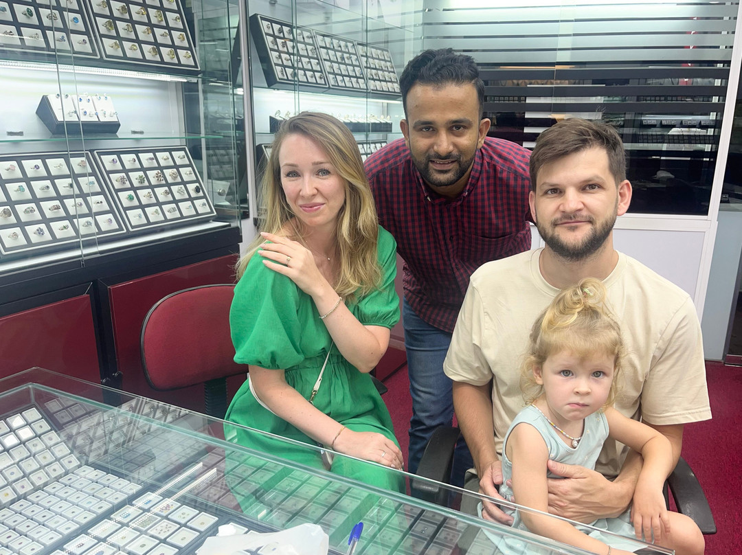 Gem Bank Gems & Jewellery-Aluthgama必去景点