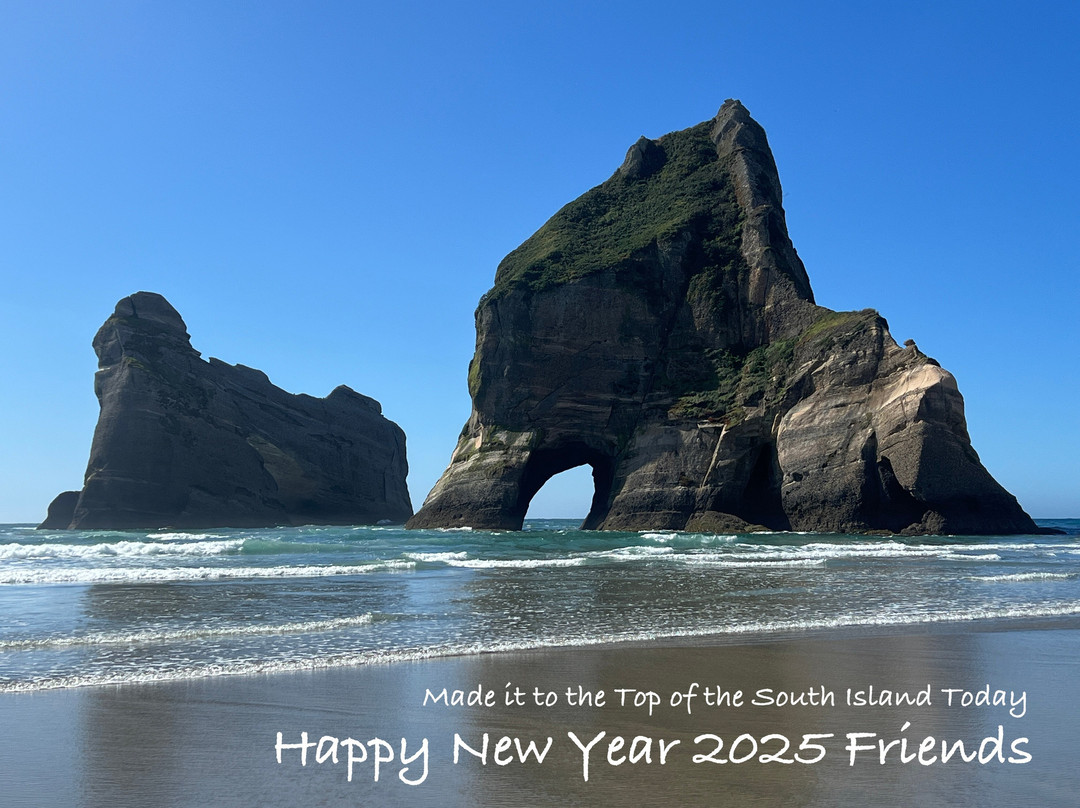 Wharariki Beach景点图片