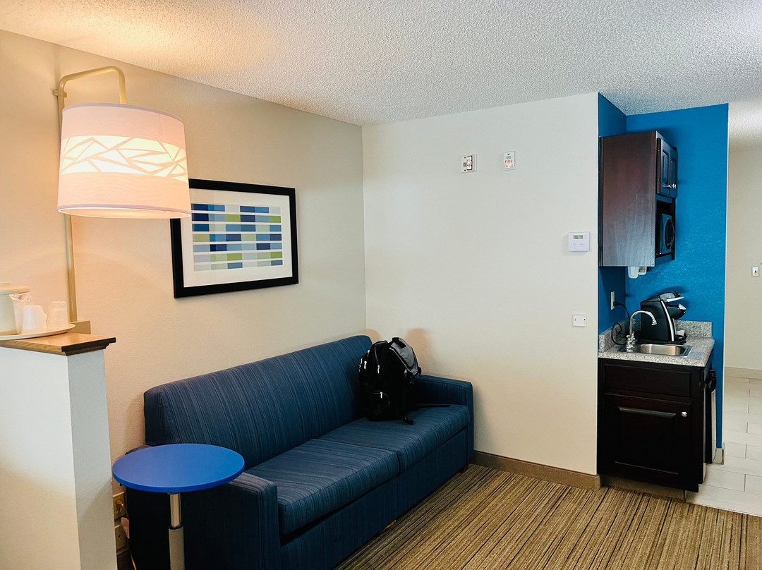 卡洛尔顿快捷假日酒店主图