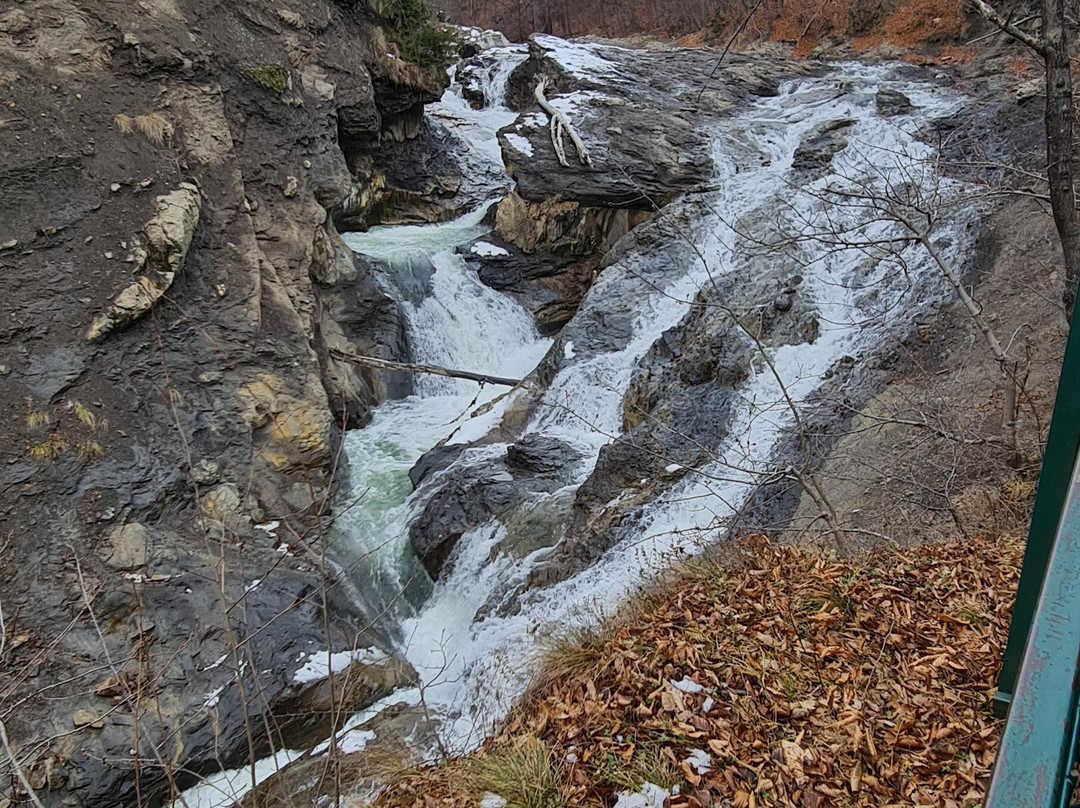 Cascada Putnei景点图片