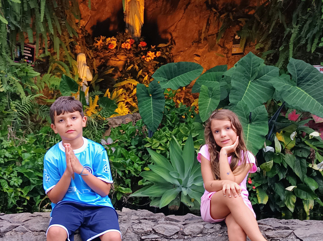 Gruta Nossa Senhora das Lourdes-Aguas da Prata必去景点