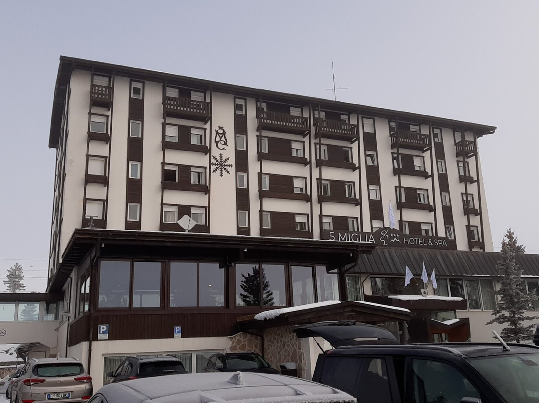 5米利亚酒店主图