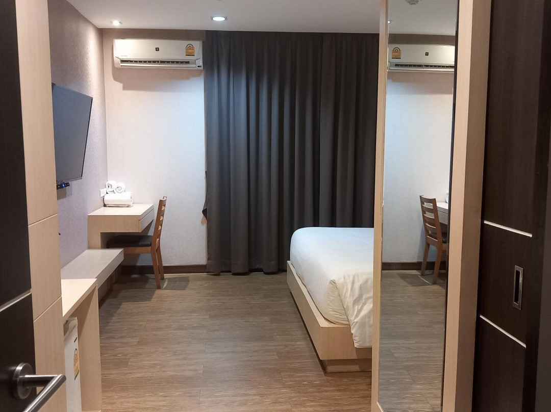 L Hotel主图
