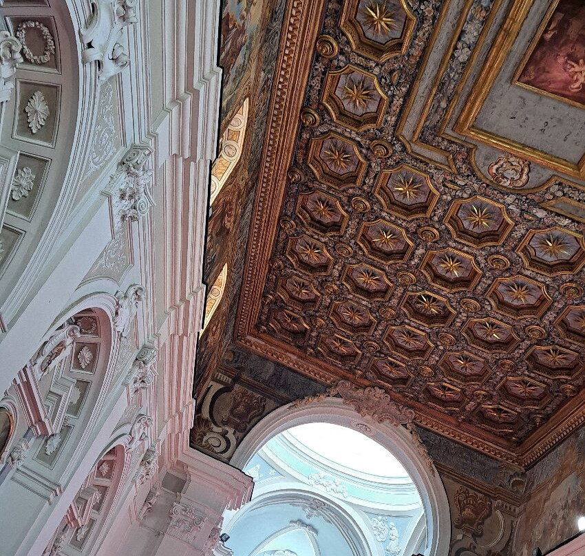 Chiesa di San Francesco-Sant'Agata de' Goti必去景点