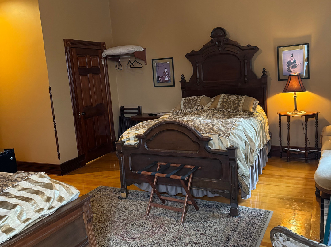 Whiskey Mansion Bed & Breakfast主图