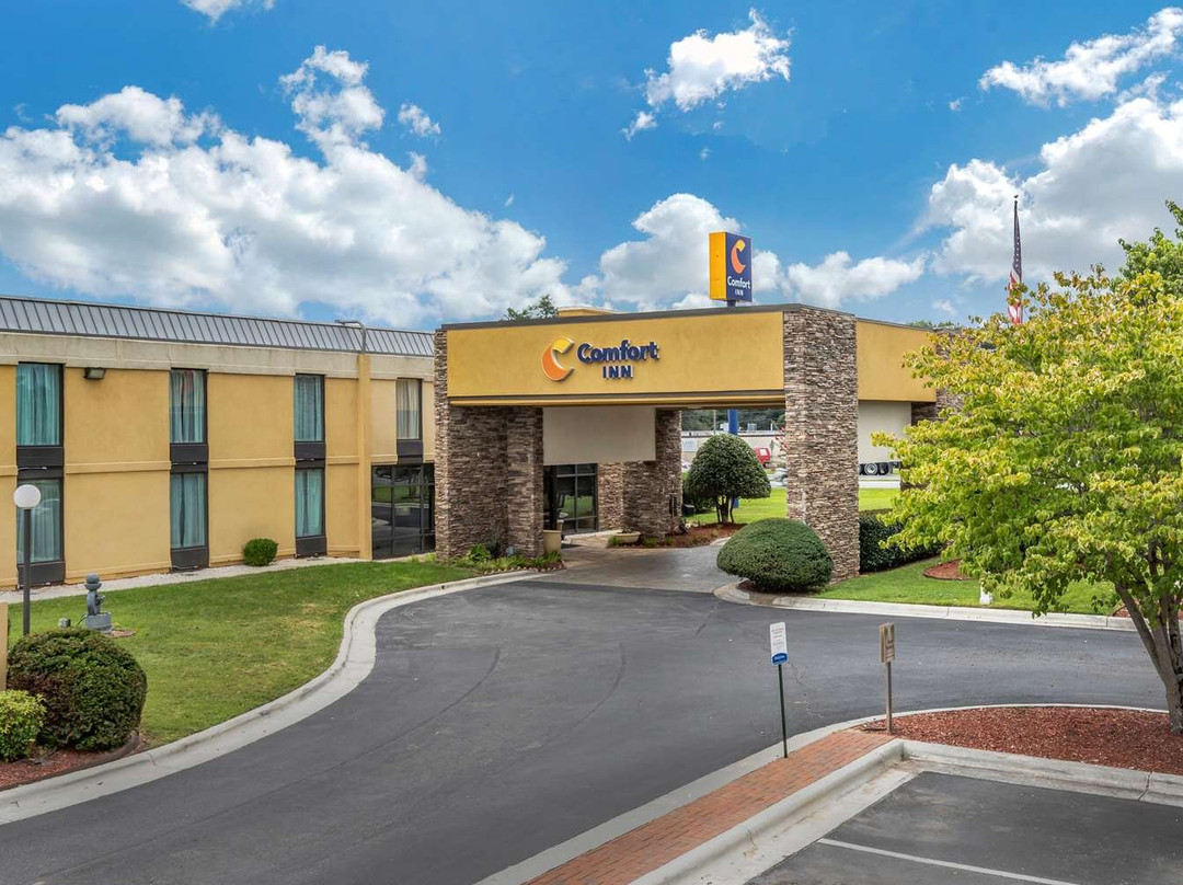 谢尔比希尔顿恒庭酒店