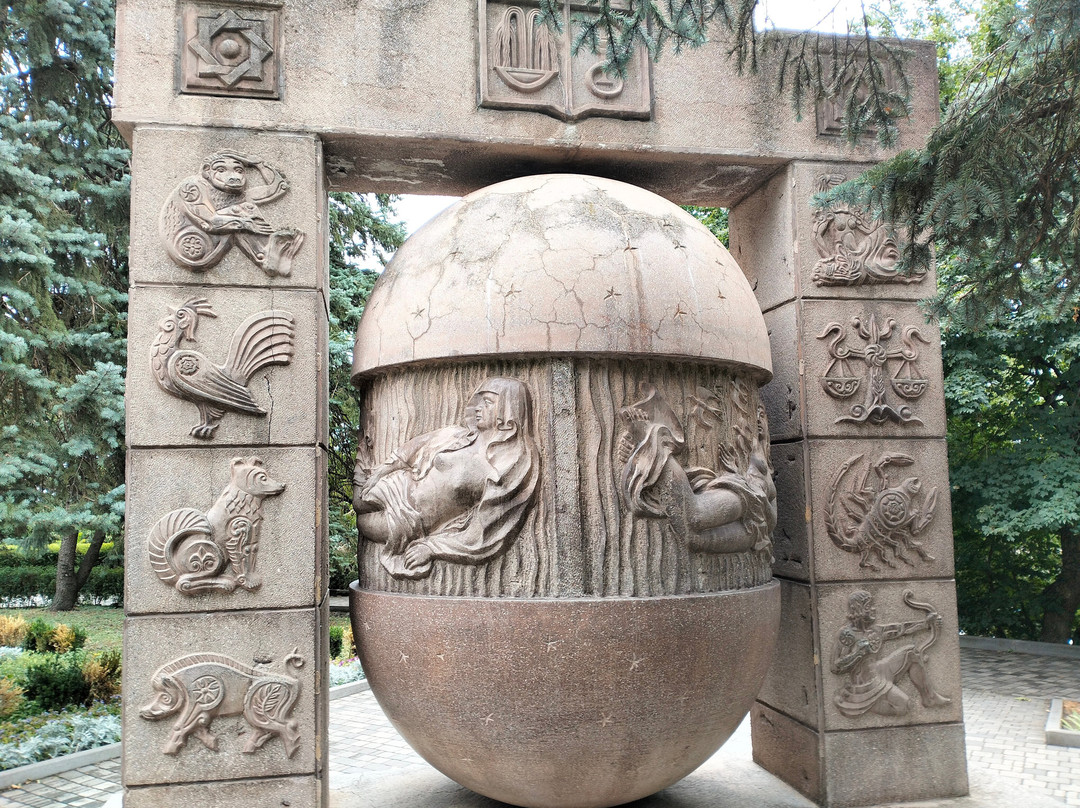 Sculpture Zodiac Signs-Zheleznovodsk必去景点