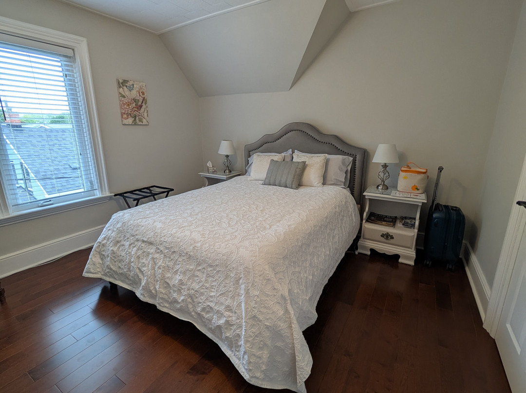 Applewood House Bed & Breakfast
