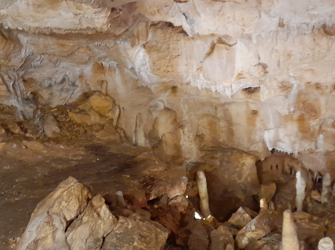 Les Grottes du Queroy-Chazelles必去景点