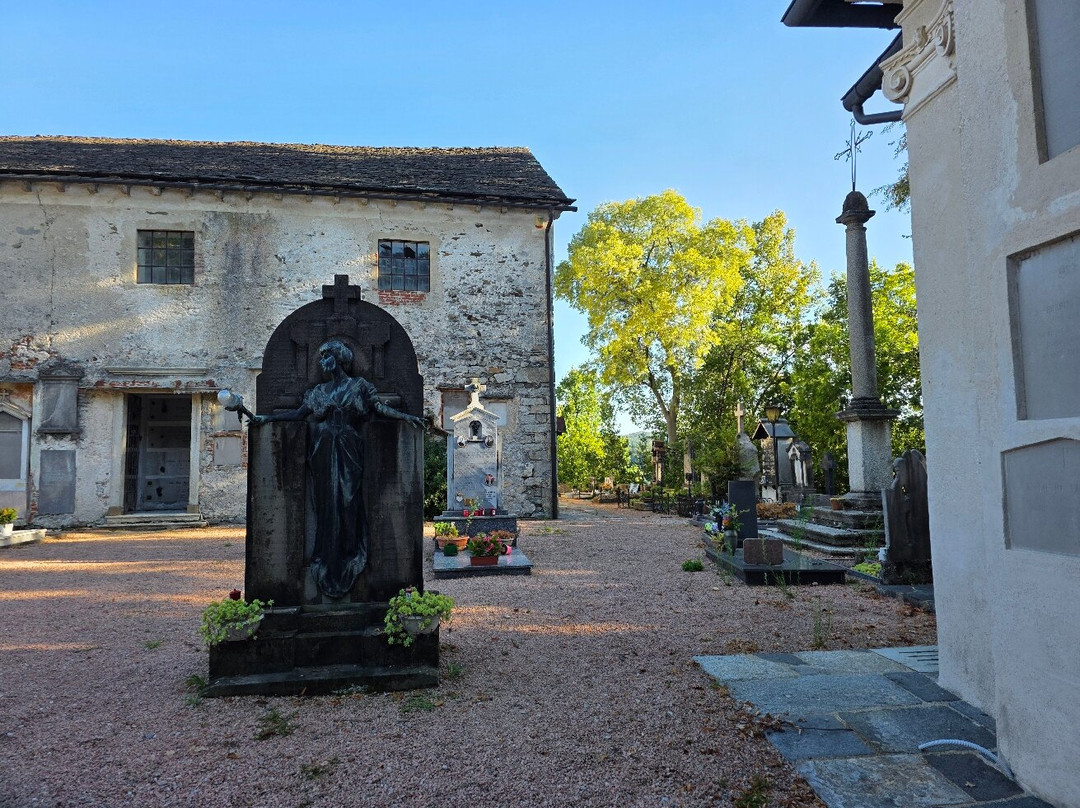Cimitero Di Orta San Giulio-奥尔塔圣朱利奥必去景点