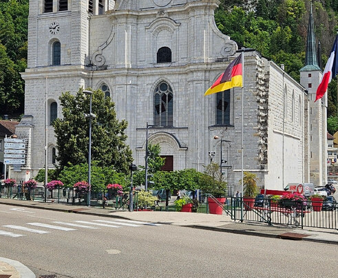 Cathédrale Saint-Pierre-圣克洛德必去景点