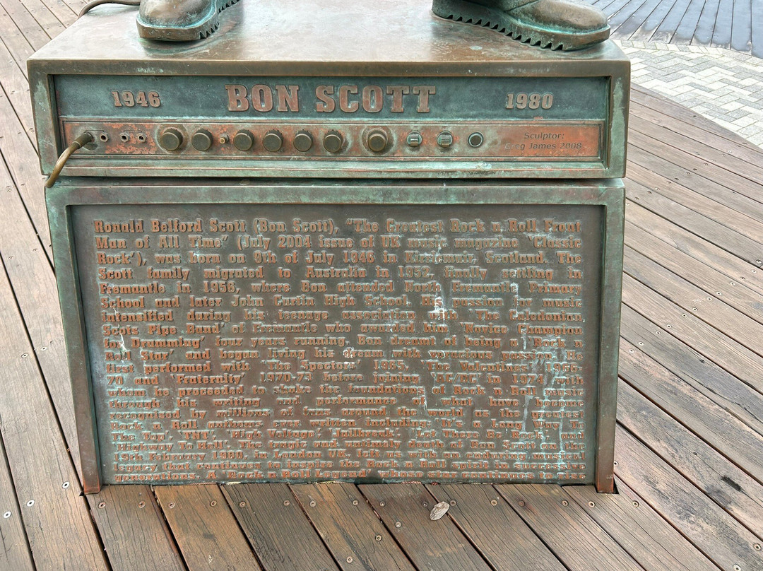 Bon Scott Statue-弗里曼特尔必去景点
