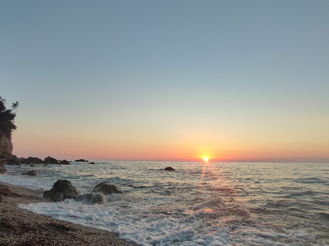 Avali Beach-Kalamitsi必去景点
