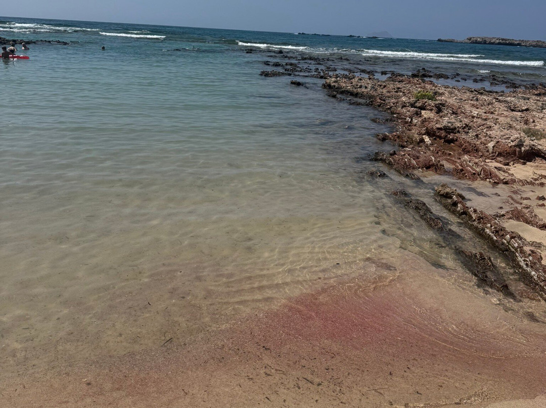 Tiny Beach Pink Sand-Limeniskos必去景点