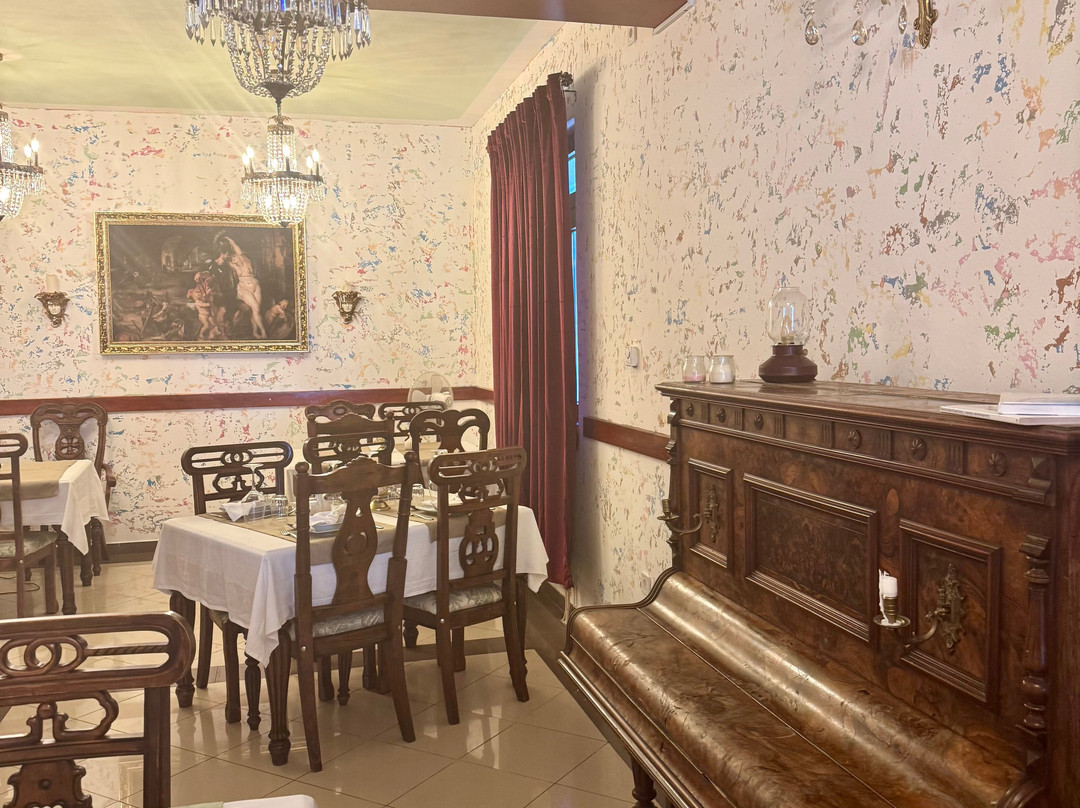 Room 8