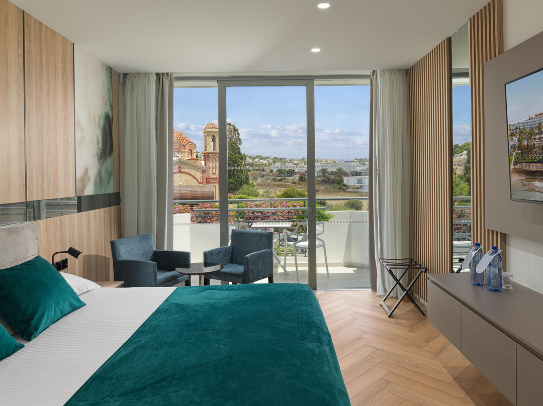 St. George Beach Hotel & Spa Resort主图