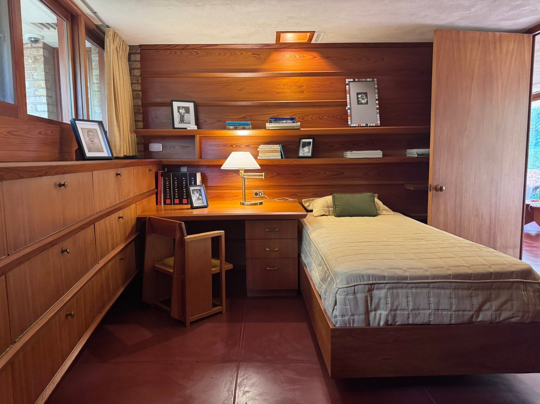 Frank Lloyd Wright's Laurent House-罗克福德必去景点