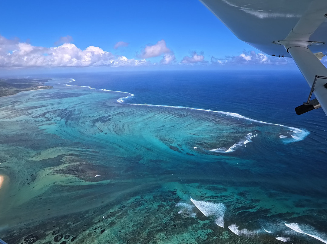 Underwater Waterfall-莫纳山必去景点