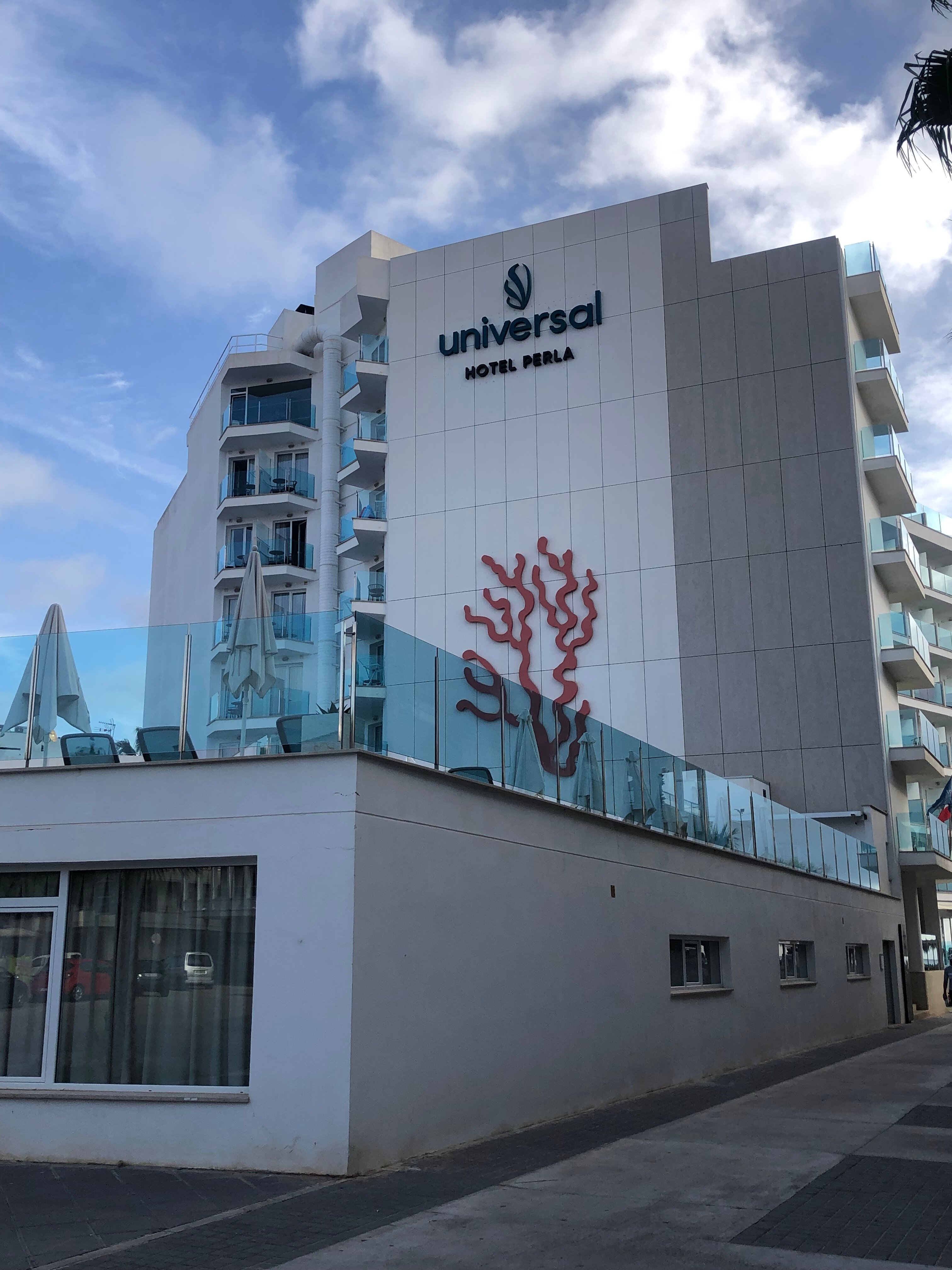 Universal Hotel Perla-浴室