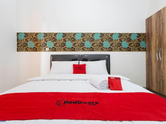 RedDoorz Plus @ Boulevard Residence BSD