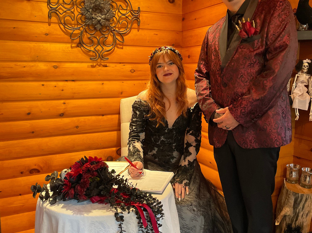 Elope Niagara's Little Log Wedding Chapel-Stevensville必去景点