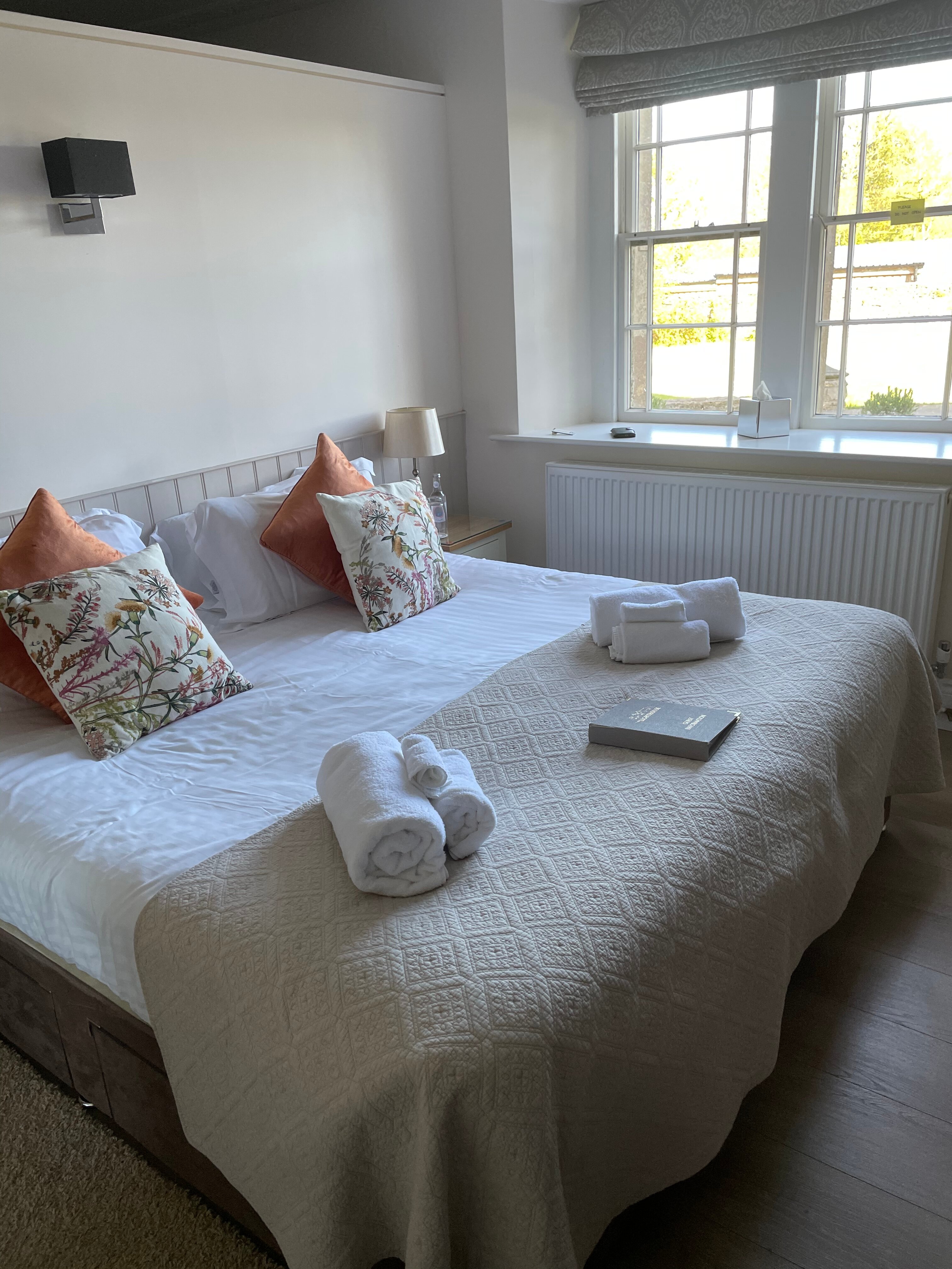 The Lighthouse-官方