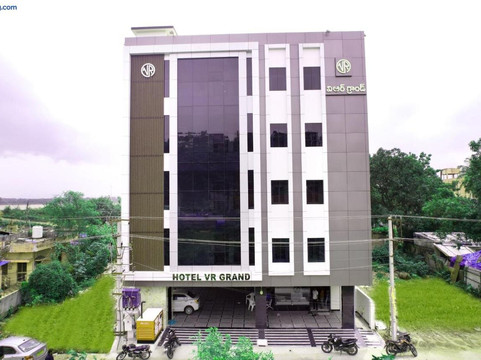 Hotel V R Grand