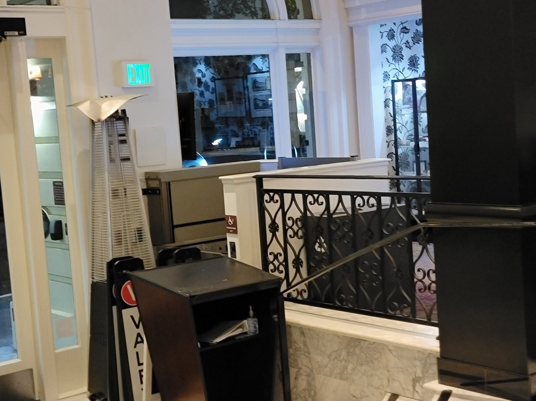 沙特克广场酒店主图